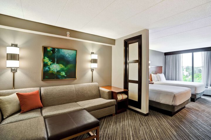 Room 27 of 39