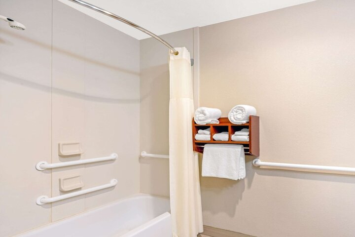 Room 8 of 30