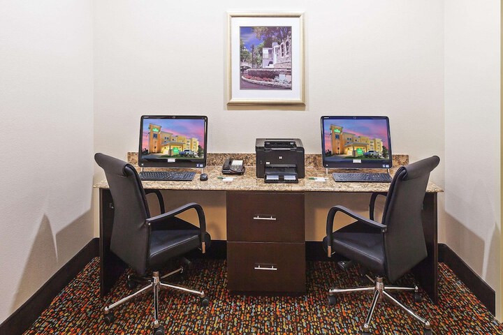 Business Center 41 of 41