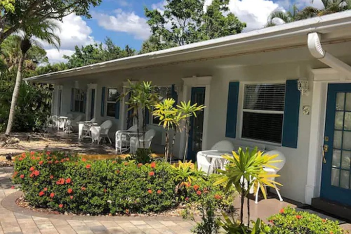 Marco Island Lakeside Inn