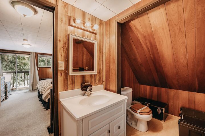 Mt Baker Rim Cabin 63 - a Traditional ski Chalet Pet Friendly Free Wi-fi