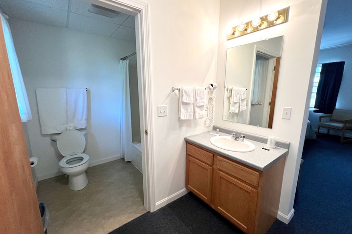 Room 33 of 40