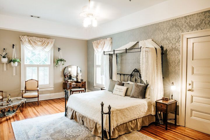 Heritage House Bed & Breakfast - Boutique Adults-Only Inn