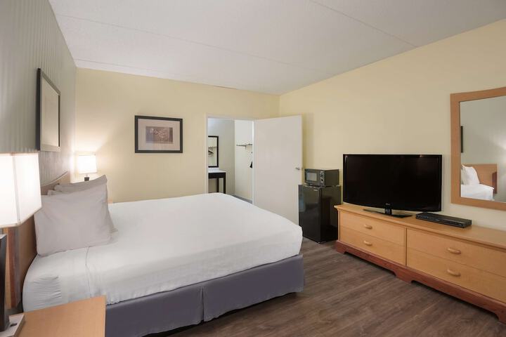 Room 25 of 43