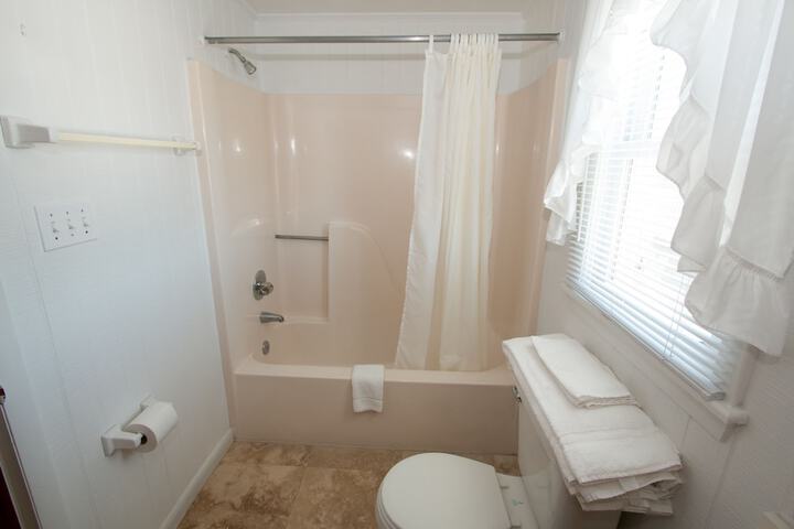 Room 35 of 199