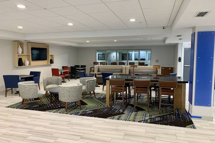Holiday Inn Express & Suites Longview North by IHG