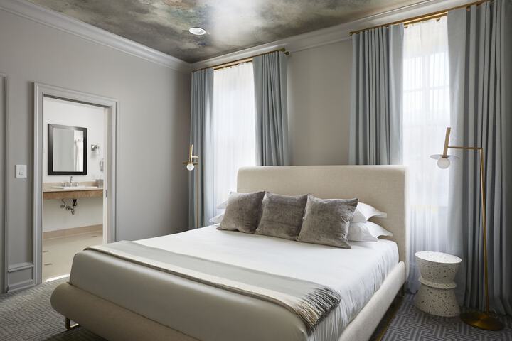 Room 28 of 64