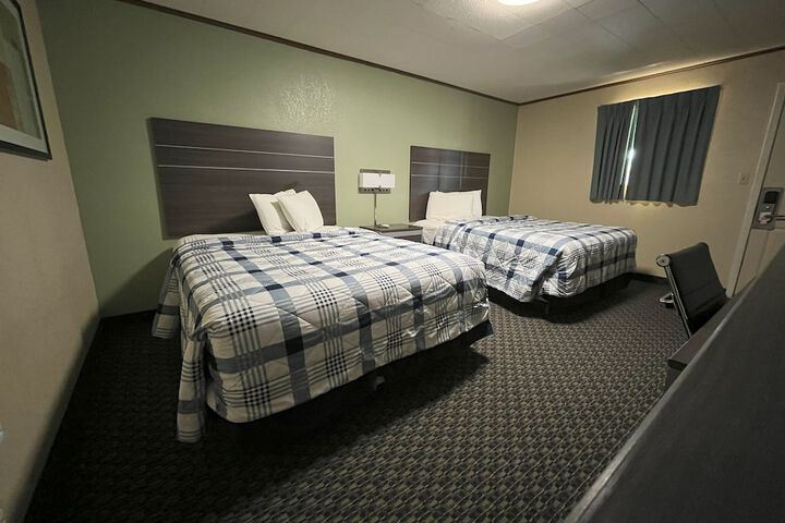 Room 5 of 17