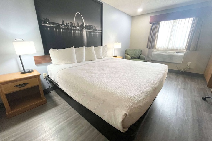 Room 10 of 14