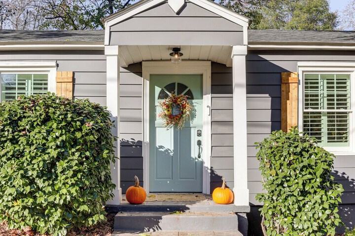 Walk Downtown & Canton Street: Roswell Retreat!