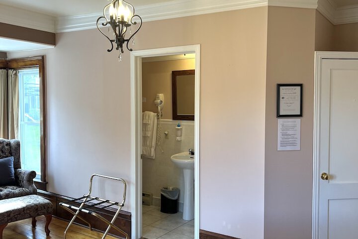Room 10 of 33