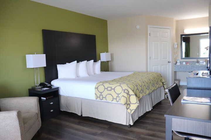 Room 8 of 33
