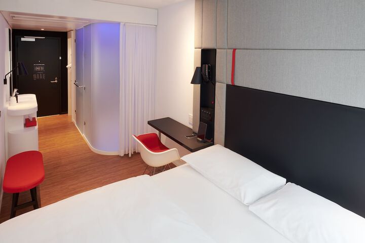 Room 16 of 43