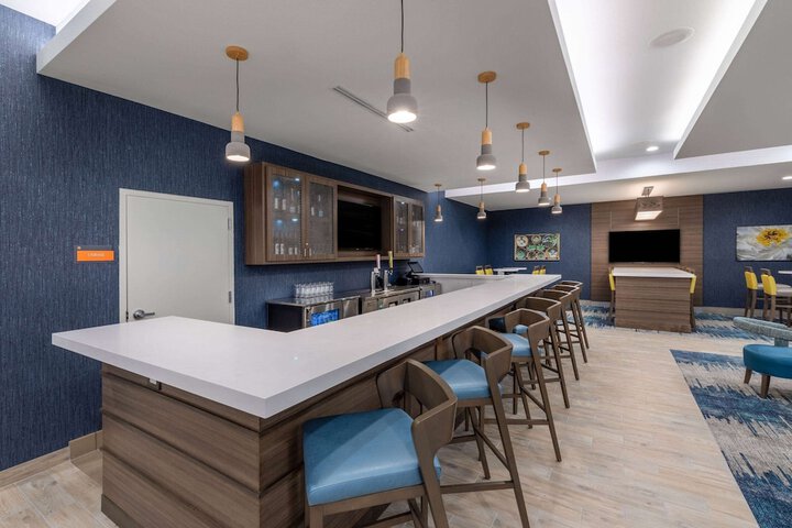 La Quinta Inn & Suites by Wyndham Round Rock near Kalahari