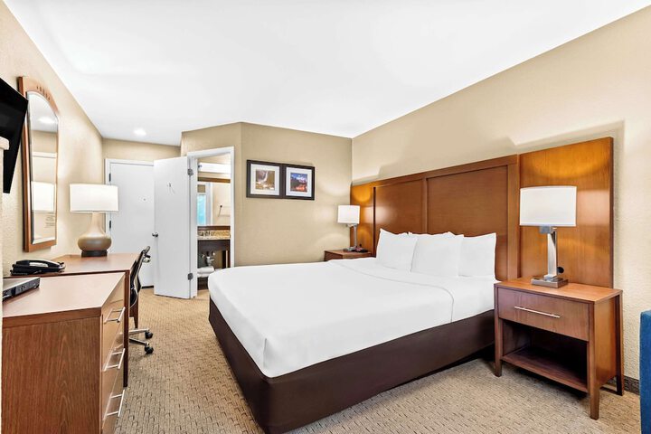 Room 16 of 33
