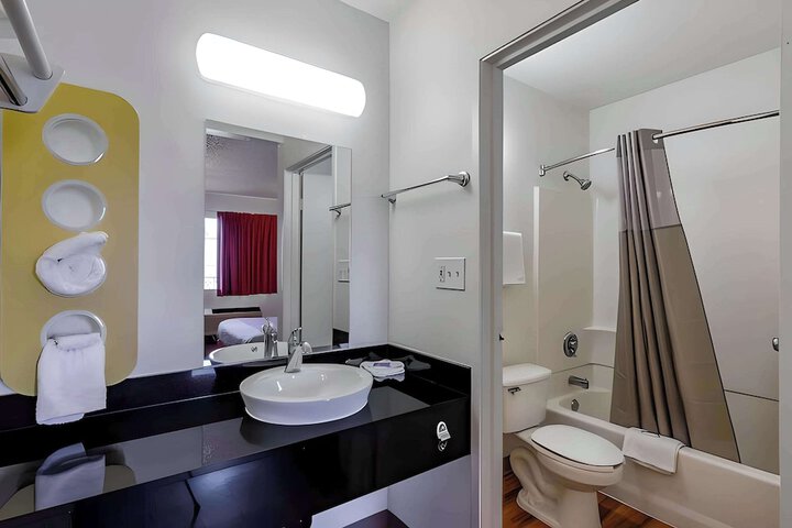 Room 17 of 31