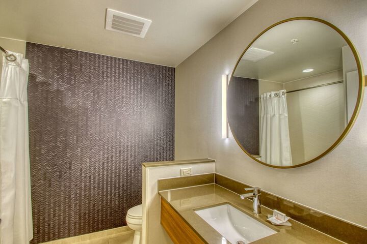 Room 16 of 30