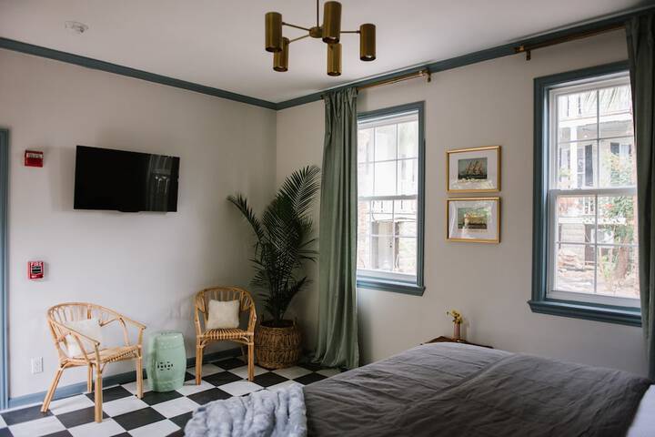 Room 17 of 46
