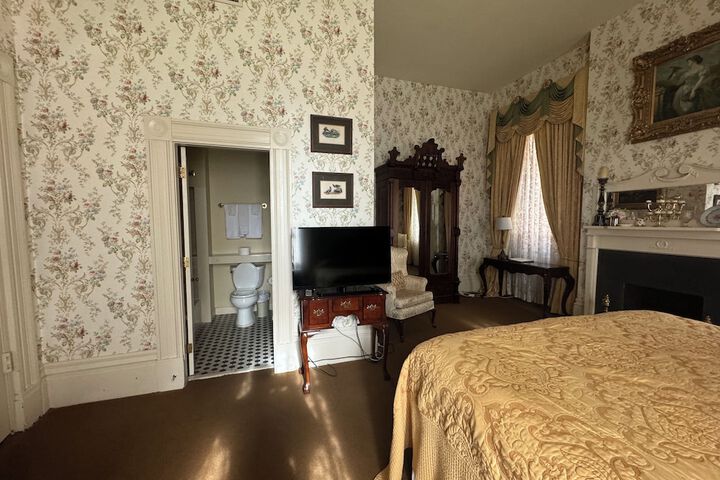 Room 73 of 142