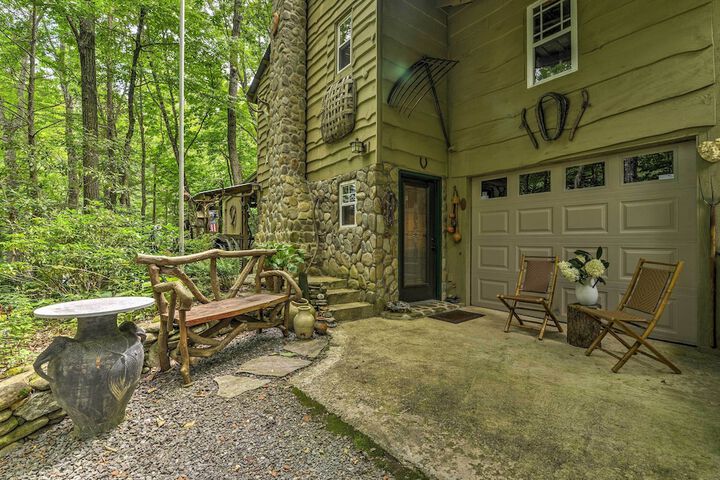 Celo Cabin w / Deck in Pisgah National Forest