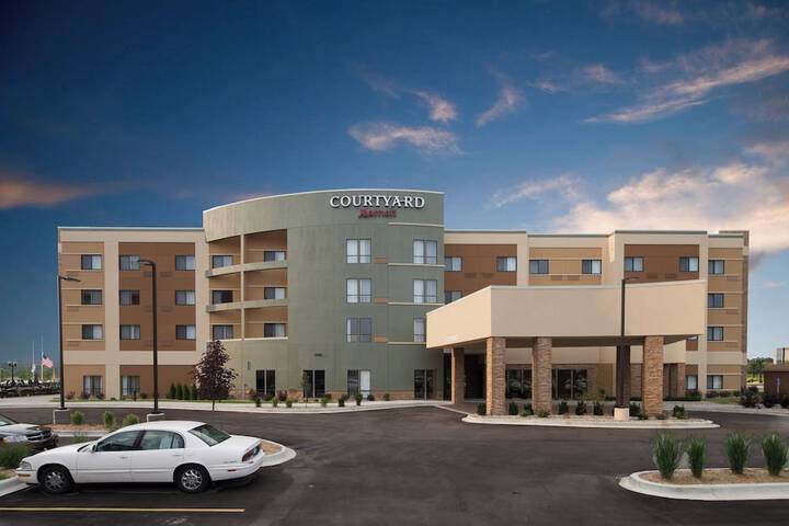 Courtyard Bay City