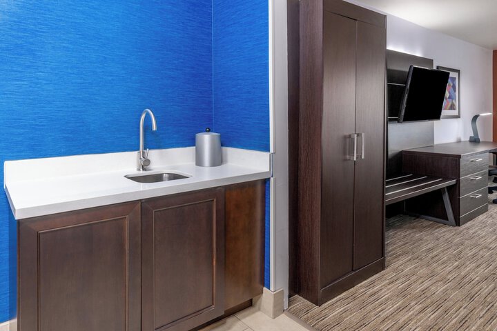 Room 52 of 79