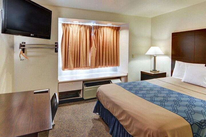 Room 13 of 18