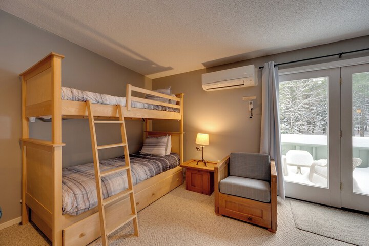 3 Mi to Story Land: All-season Family Condo