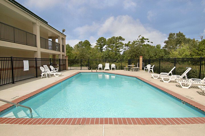 Super 8 by Wyndham Slidell