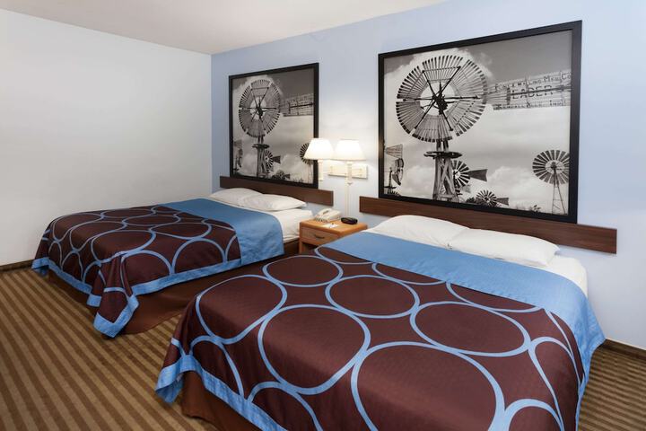 Super 8 by Wyndham Huntington