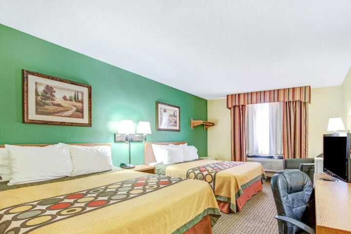 Room 9 of 18