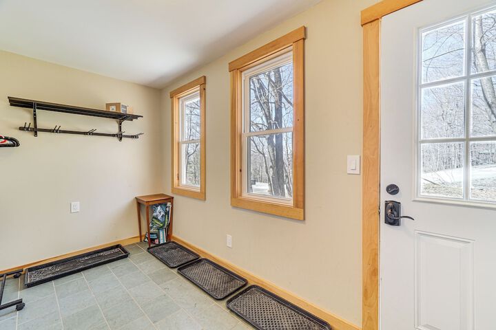 Jeffersonville Home w / Deck Near Hiking & Climbing