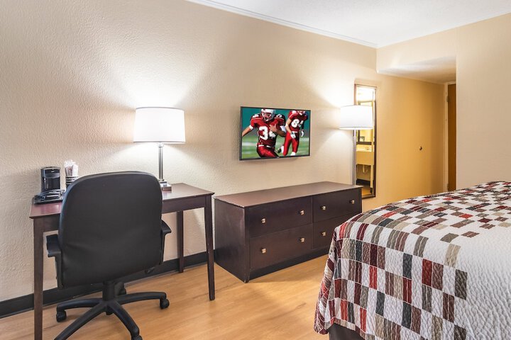 Room 10 of 28