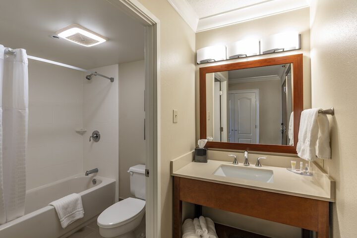 Comfort Inn & Suites at Copeland Tower