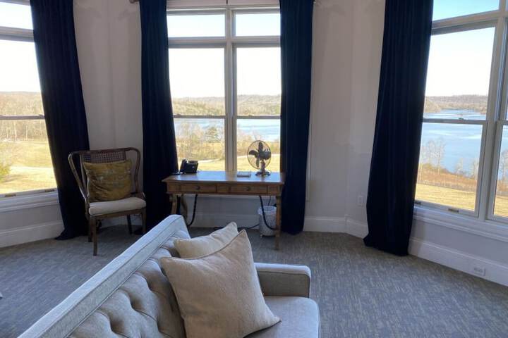 Whitestone Inn
