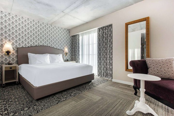 Room 30 of 51