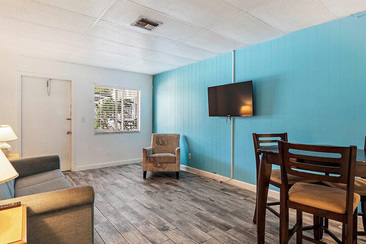 Room 30 of 48