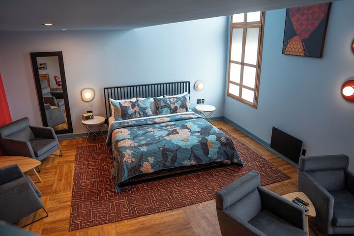 Room 9 of 50