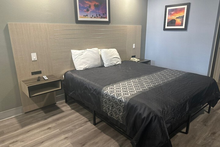 Room 16 of 37