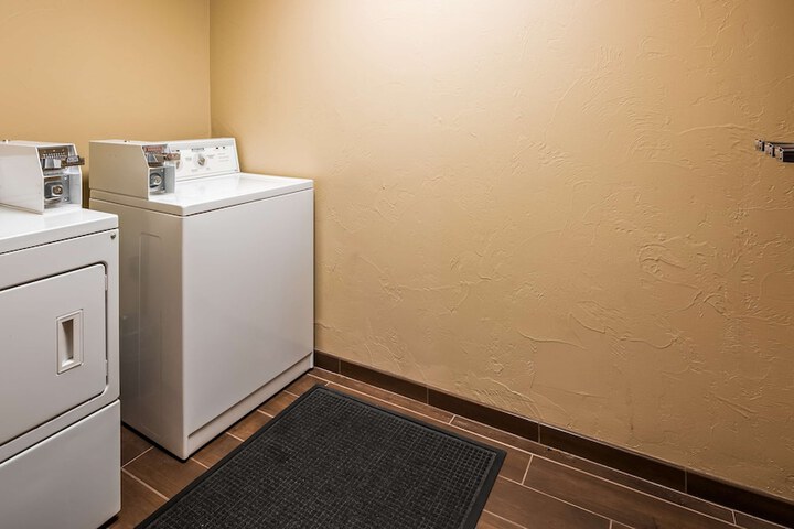 Room 6 of 15