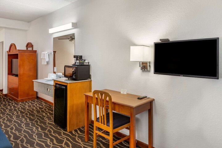 Room 10 of 41