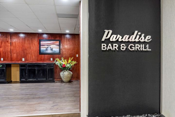 Best Western Plus Lake Front Hotel