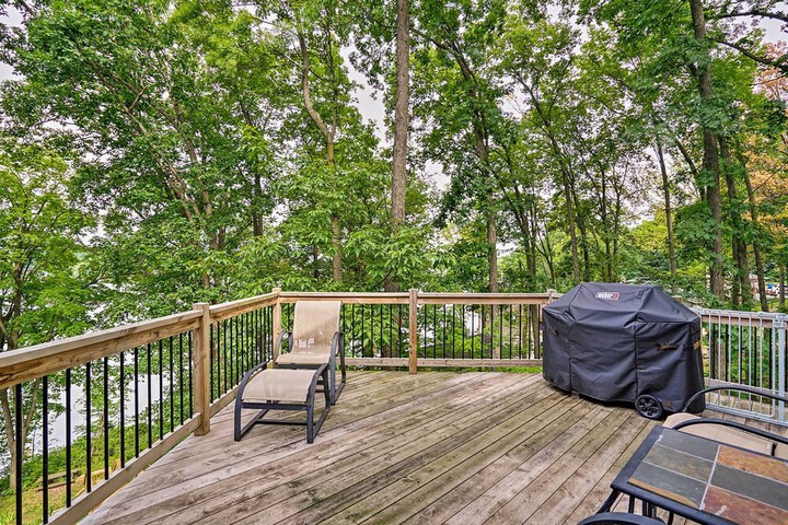 Grand Rapids Area Lakefront House w / Dock
