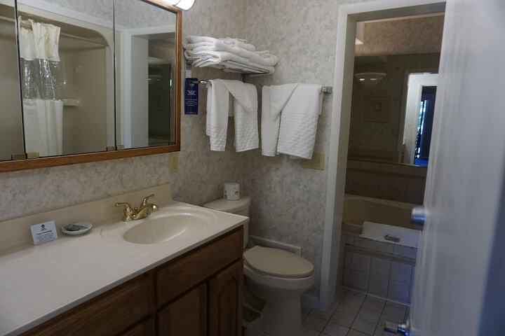 Room 25 of 42