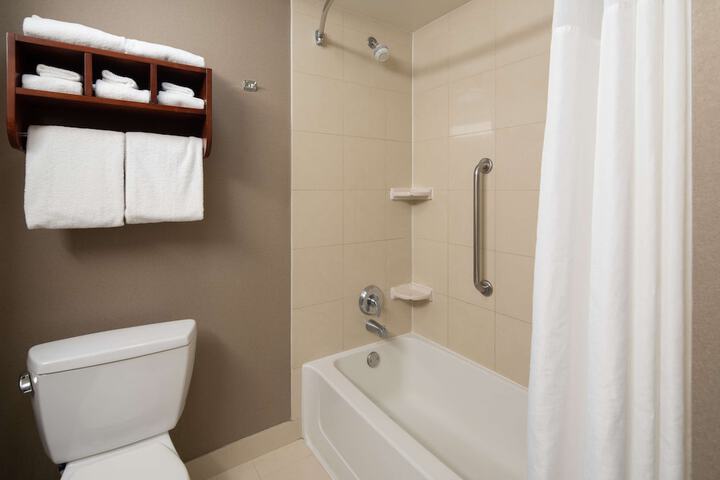 Room 21 of 32