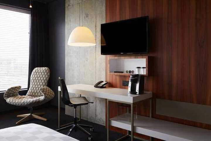 Room 19 of 33