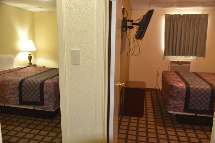 Room 13 of 20