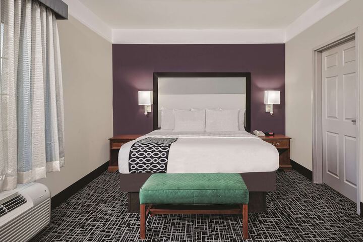 Room 32 of 40