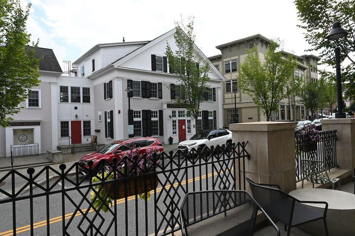 Six South St. Hotel