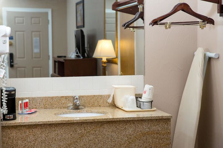 Econo Lodge Sturbridge Route 20